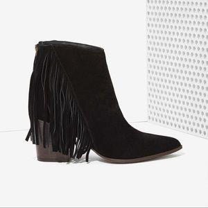 Steve Madden Fringe booties size 9